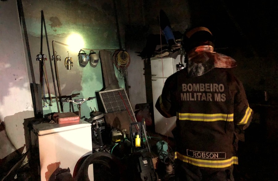 Incêndio em oficina mobiliza Corpo de Bombeiros Militar em Nova