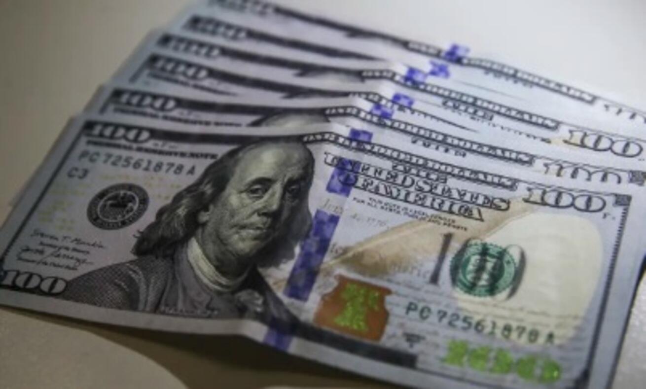 Dólar cai pelo 2º pregão seguido com sinal do Banco do Japão