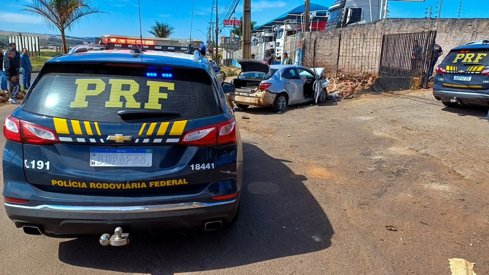 PRF apreende 245 quilos de maconha e recupera veículo roubado