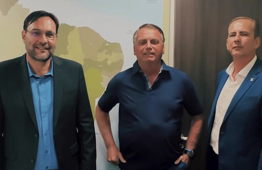 Bolsonaro declara apoio a Dr. Leandro e Arion Aislan