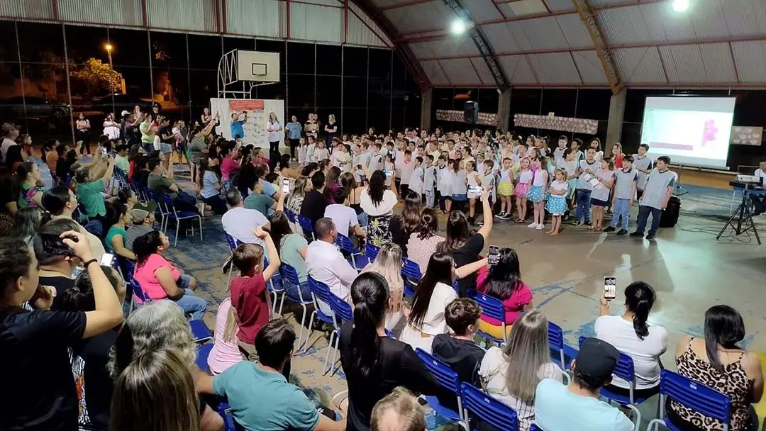 Escola Maria Schuroff Back promove o fortalecimento de laços familiares através do Projeto Família e Paz