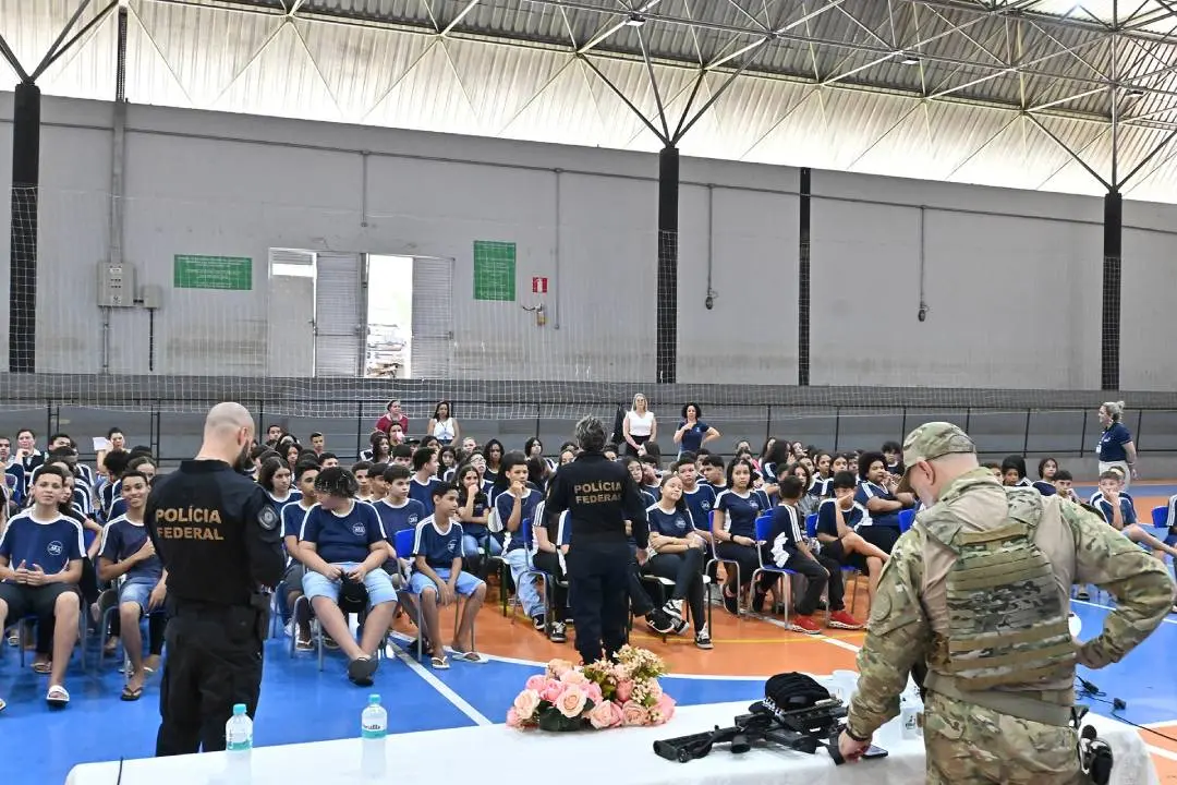 Palestra da PF apresenta a estudantes de Paranavaí os impactos da criminalidade no presente e no futuro