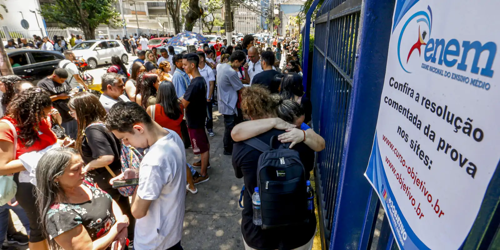 Mais de 4,3 milhões de candidatos participam hoje do Enem 2024