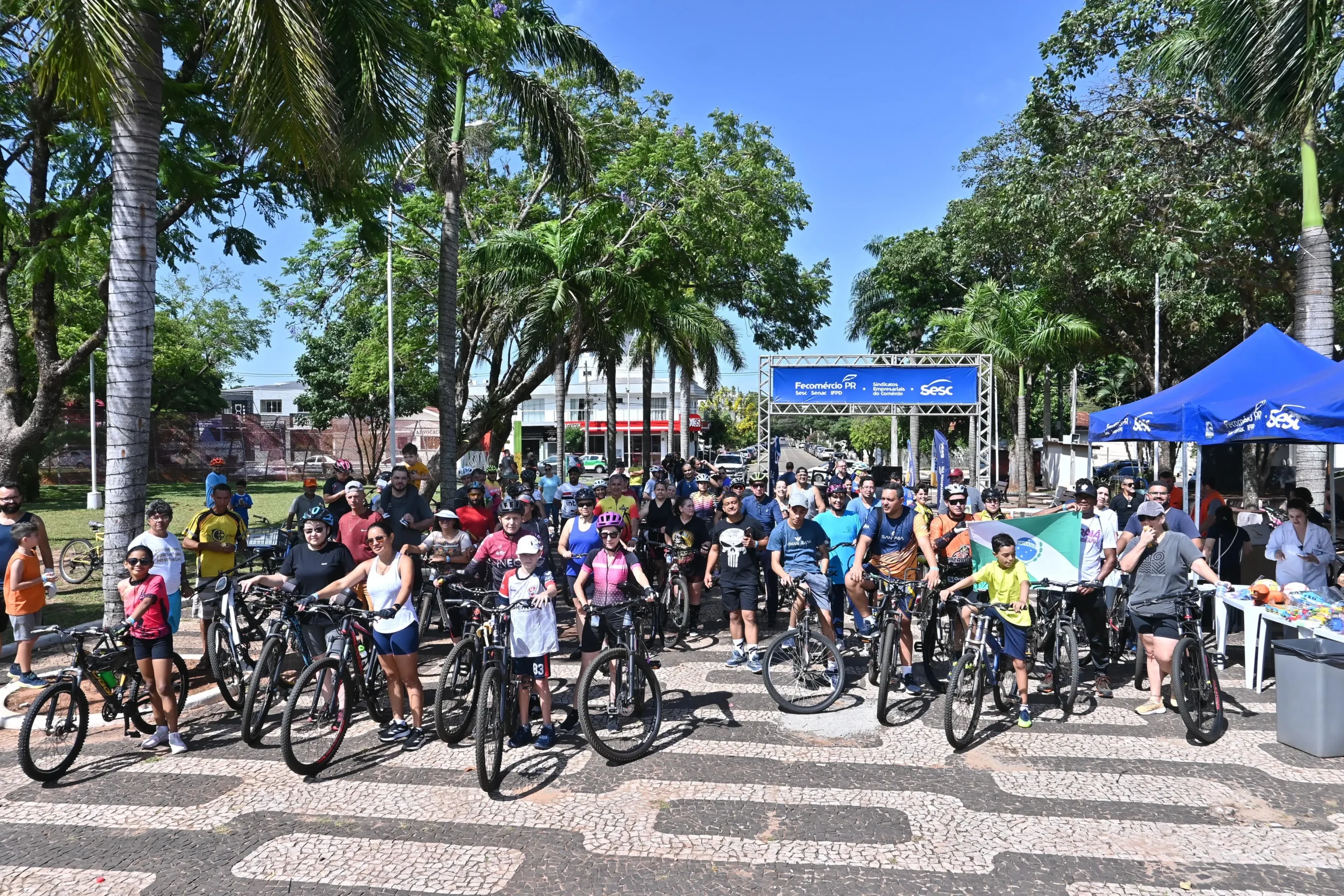 1ª Pedalada Solidária reúne participantes de todas as idades e arrecada mais de 200 brinquedos em Paranavaí