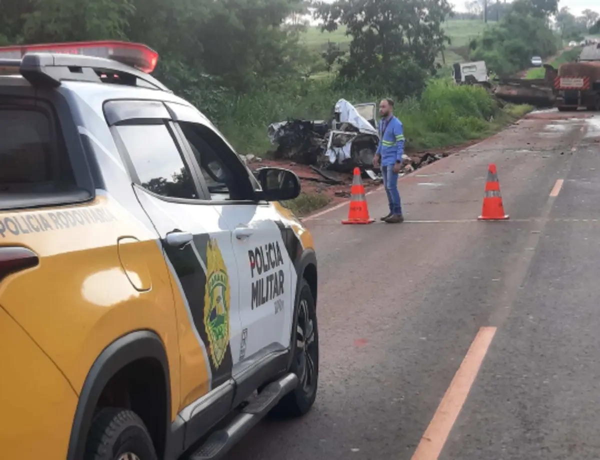 Dois jovens de Rondon morrem em grave acidente entre carro e caminhão na PR-082