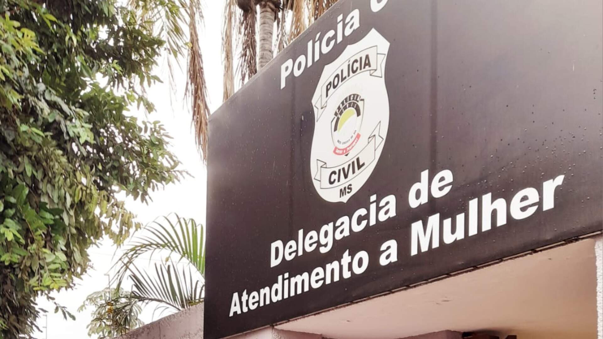 Mulher morre após realizar cesárea de emergência e esposo acaba preso no interior de MS