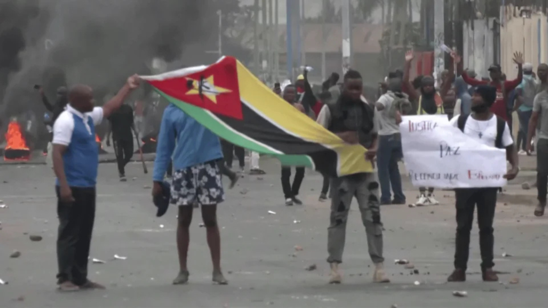 Protestos violentos em Moçambique deixam dezenas mortos e país à beira do caos