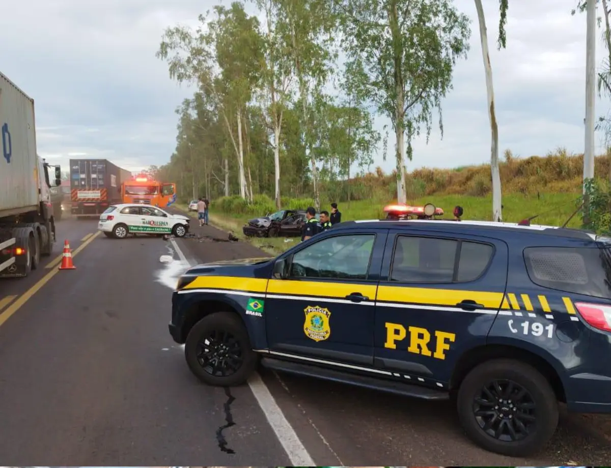 Colisão frontal na BR-376 em Nova Londrina deixa uma vítima fatal e um ferido