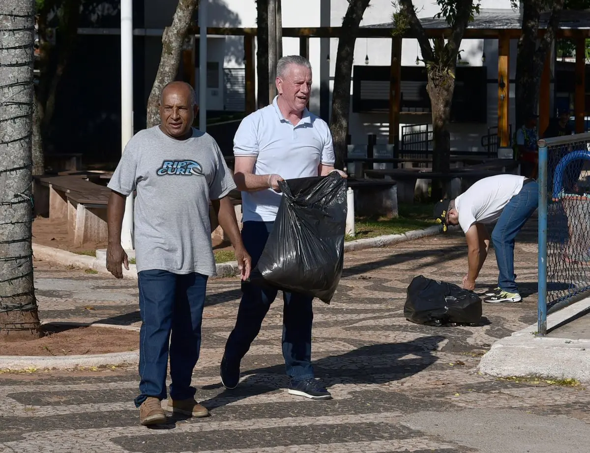 Mutirão de limpeza em Paranavaí recolhe 25 toneladas de lixo da área central da cidade