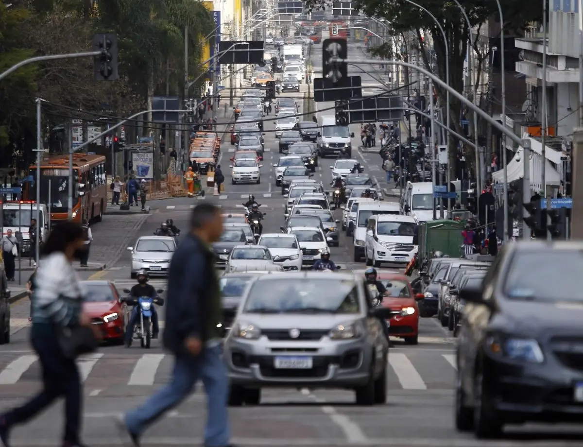 Procon-PR lança cartilha com orientações para compra de veículos usados