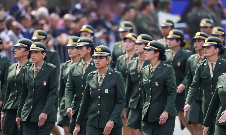 Sete mil mulheres se alistam no serviço militar em 2 dias