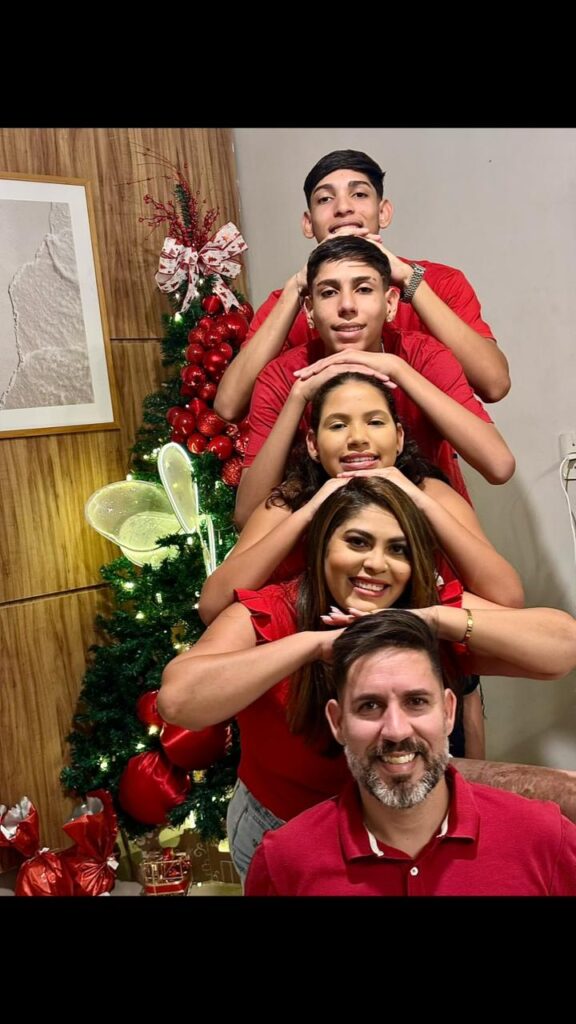6-576x1024 Família Oliveira celebra o Natal 2025 com união, fé e valorização dos laços familiares