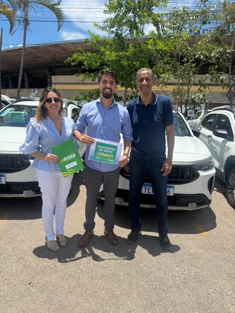 WhatsApp-Image-2025-12-15-at-16.38.51-768x1024-1 Valparaíso de Goiás fortalece sua frota de saúde com novas ambulâncias e veículos